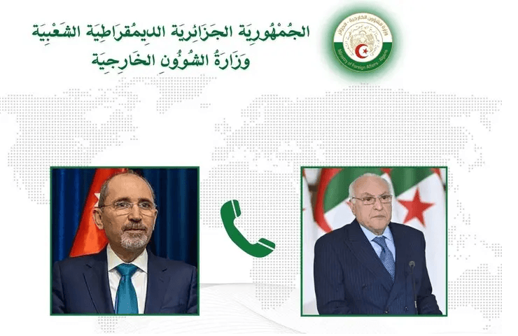 Le ministre d'Etat, ministre des Affaires étrangères, de la Communauté nationale à l'étranger et des Affaires africaines, M. Ahmed Attaf reçoit un appel téléphonique de son homologue jordanien