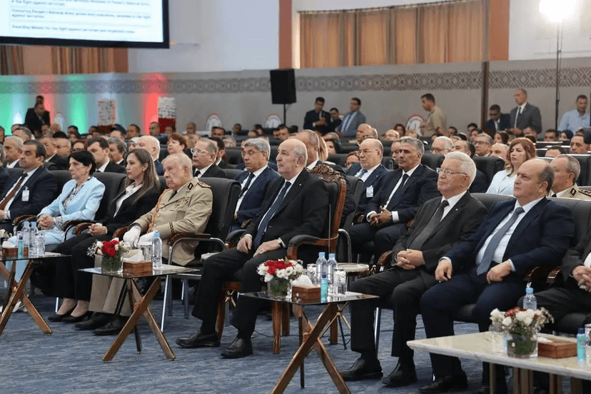 رئيس الجمهورية, القائد الأعلى للقوات المسلحة, وزير الدفاع الوطني, السيد عبد المجيد تبون, يترأس حفل تكريم على شرف متقاعدي الجيش وعائلات شهداء الواجب الوطني والمعطوبين في إطار مكافحة الإرهاب