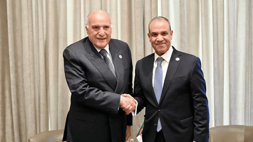 Le ministre d'Etat, ministre des Affaires étrangères, de la Communauté nationale à l'étranger et des Affaires africaines, M. Ahmed Attaf s'entretient à Amman avec son homologue égyptien