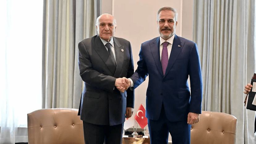 Le Ministre d'Etat, Ministre des Affaires étrangères, de la Communauté nationale à l'étranger et des Affaires africaines, M. Ahmed  Attaf  s'entretient à Amman avec son homologue turc
